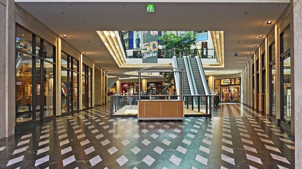 The atrium of a large Chinese shopping mall, the ordinary setting for most tax-refund-designated shops