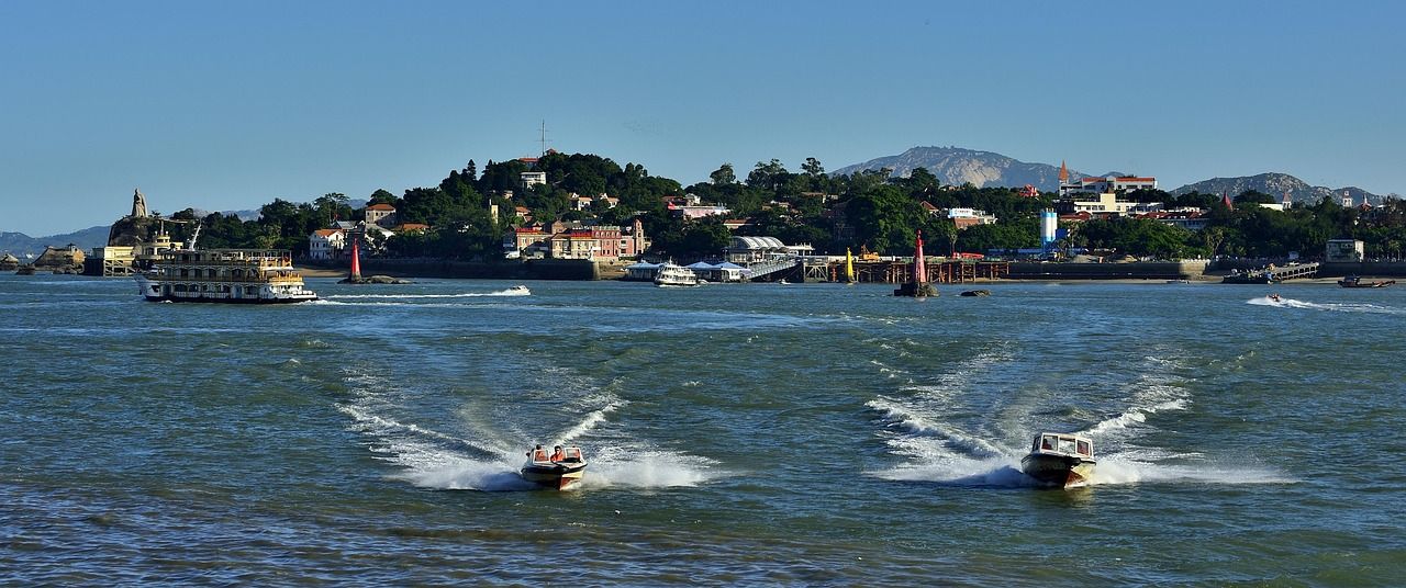 Ferries crossing to Gulangyu from Xiamen's terminals