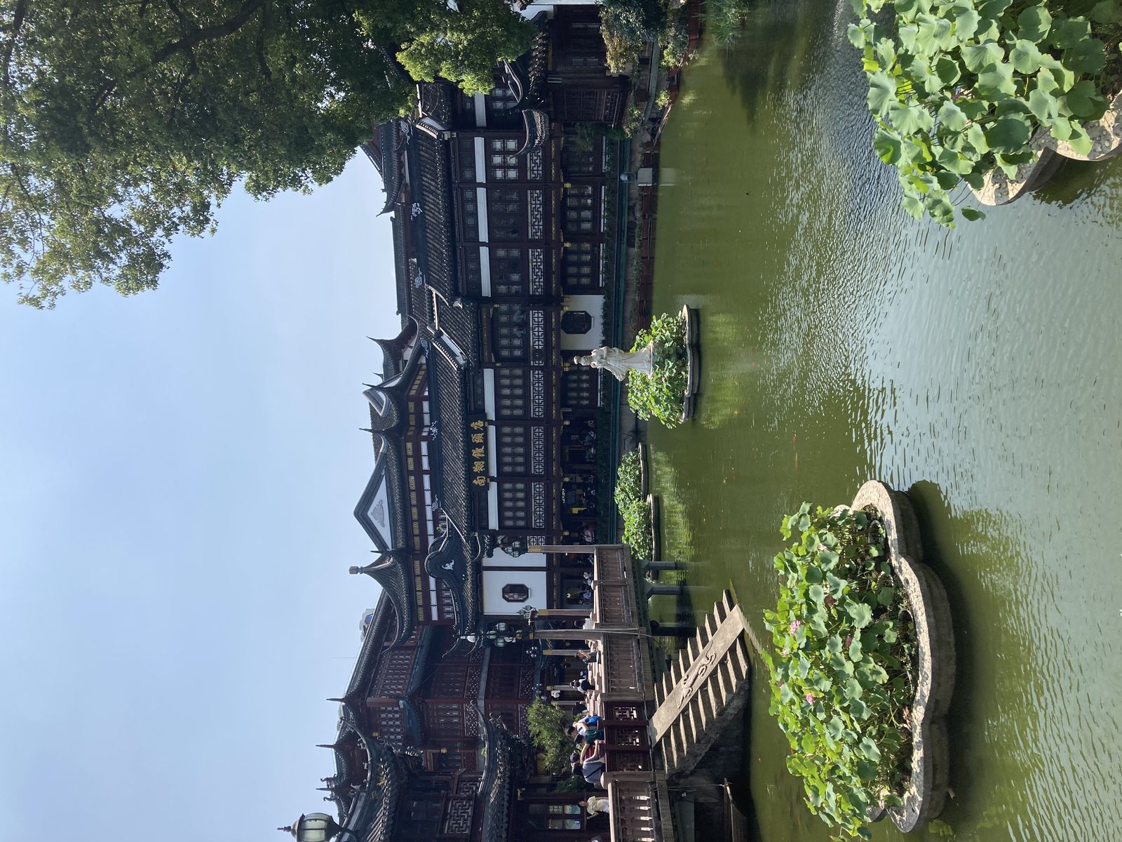 The lotus pond and Nine-Turn Bridge in the Yuyuan bazaar, with the Nanxiang mantou shop behind